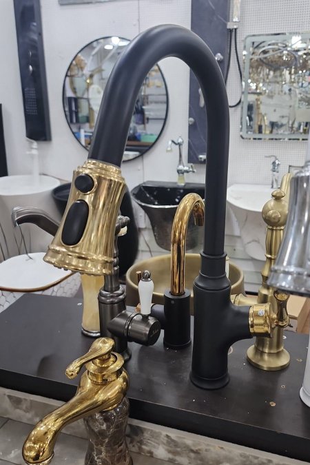 حنفية مطبخ مزدوجة اللون (أسود مطفي × ذهبي فاخر)